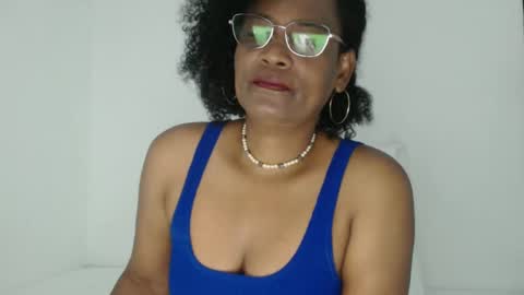 Snapshot of roushlove chatting on 10-29-25, 01:13 luxa online show from 10-29-25, 01:13