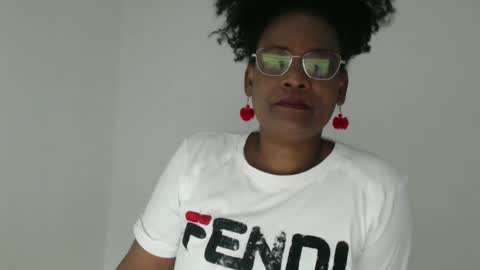 Snapshot of roushlove chatting on 11-01-25, 01:57 luxa online show from 11-01-25, 01:57