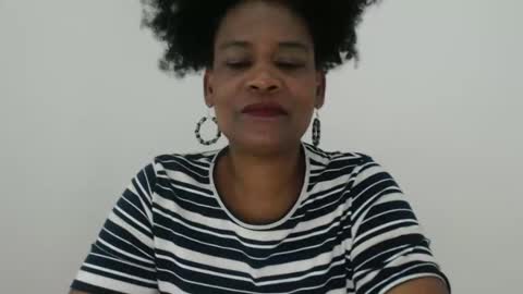 Snapshot of roushlove chatting on 11-05-25, 12:38 luxa online show from 11-05-25, 12:38