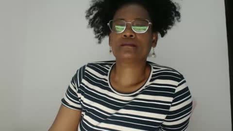 Snapshot of roushlove chatting on 11-06-25, 12:44 luxa online show from 11-06-25, 12:44