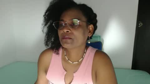 Snapshot of roushlove chatting on 11-13-25, 12:04 luxa online show from 11-13-25, 12:04