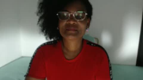 Snapshot of roushlove chatting on 11-14-25, 12:37 luxa online show from 11-14-25, 12:37