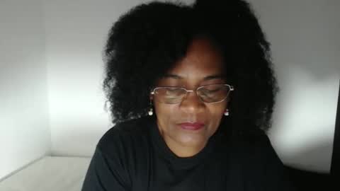 Snapshot of roushlove chatting on 11-17-25, 11:10 luxa online show from 11-17-25, 11:10