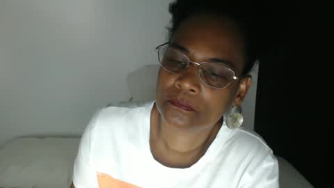 Snapshot of roushlove chatting on 11-18-25, 10:25 luxa online show from 11-18-25, 10:25