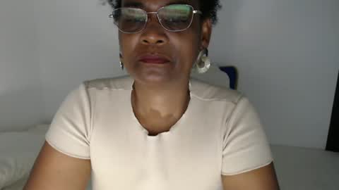 Snapshot of roushlove chatting on 11-19-25, 12:05 luxa online show from 11-19-25, 12:05