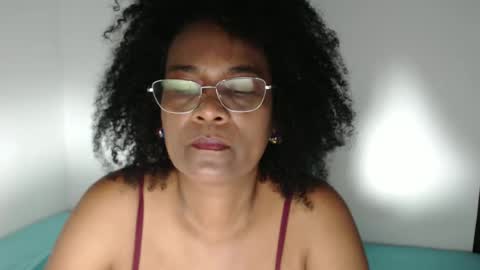 Snapshot of roushlove chatting on 11-24-25, 12:27 luxa online show from 11-24-25, 12:27