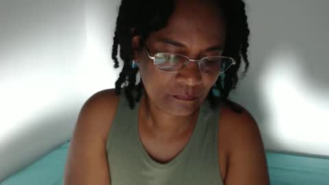 Snapshot of roushlove chatting on 11-27-25, 01:13 luxa online show from 11-27-25, 01:13