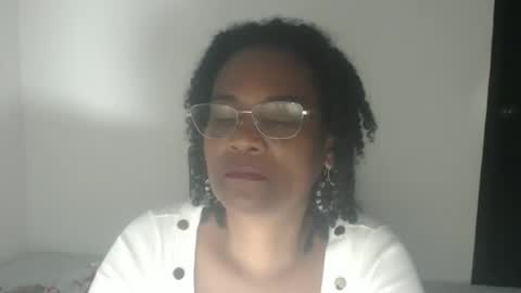 Snapshot of roushlove chatting on 12-18-25, 01:55 luxa online show from 12-18-25, 01:55