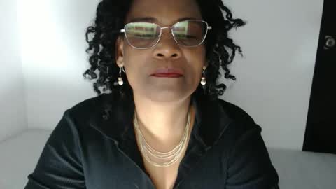 Snapshot of roushlove chatting on 12-19-25, 04:58 luxa online show from 12-19-25, 04:58