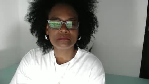 Snapshot of roushlove chatting on 01-15-26, 02:54 luxa online show from 01-15-26, 02:54