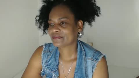 Snapshot of roushlove chatting on 02-02-26, 01:10 luxa online show from 02-02-26, 01:10