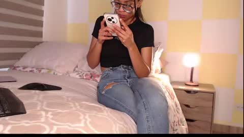 Rouss marie henao  online show from 06-12-26, 10:36