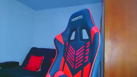 rousse_violet online show from 10-24-25, 10:06