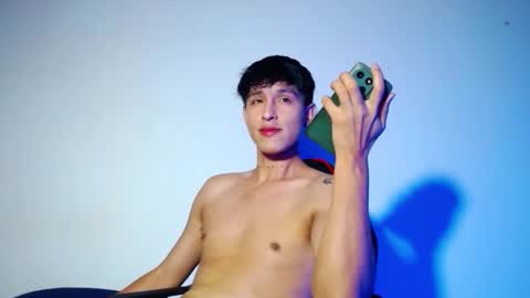 rowanboy23 online show from 11-09-25, 01:04