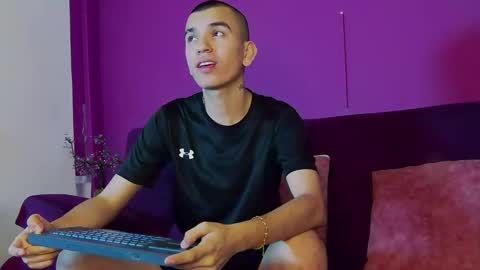 Snapshot of rowancley chatting on 09-16-25, 12:17 Rowan online show from 09-16-25, 12:17