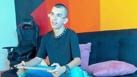 Snapshot of rowancley chatting on 09-23-25, 02:09 Rowan online show from 09-23-25, 02:09