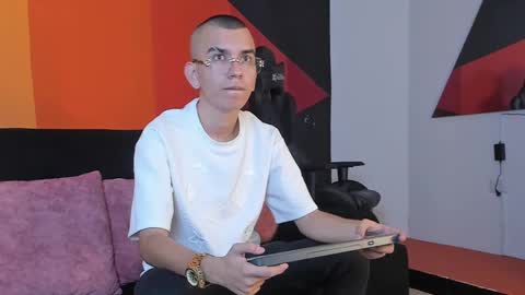 Snapshot of rowancley chatting on 09-24-25, 12:08 Rowan online show from 09-24-25, 12:08