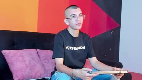 Snapshot of rowancley chatting on 09-25-25, 12:09 Rowan online show from 09-25-25, 12:09