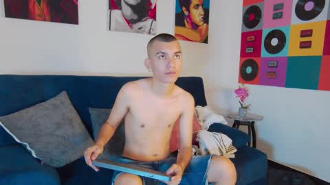 Snapshot of rowancley chatting on 10-16-25, 12:17 Rowan online show from 10-16-25, 12:17