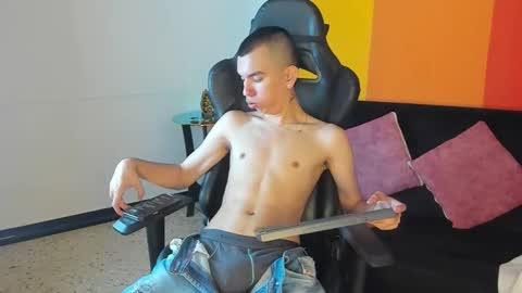 Snapshot of rowancley chatting on 11-08-25, 01:11 Rowan online show from 11-08-25, 01:11