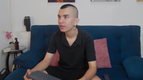 Snapshot of rowancley chatting on 06-09-26, 11:33 Rowan online show from 06-09-26, 11:33