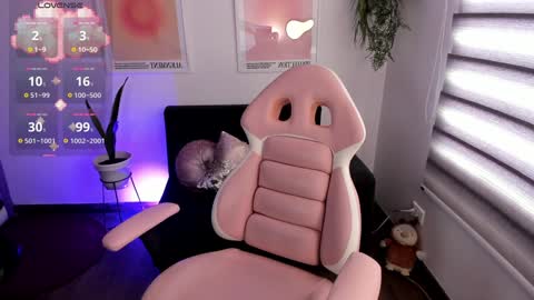 Snapshot of roxana_04_ chatting on 12-06-24, 02:17 Rox online show from 12-06-24, 02:17