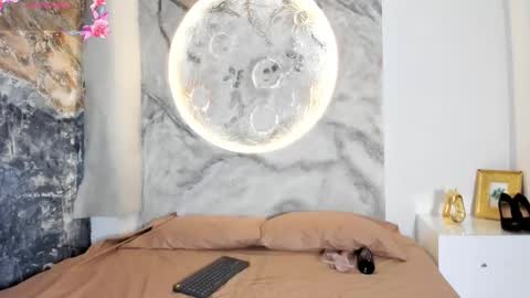 roxanaborns online show from 10-29-25, 01:02