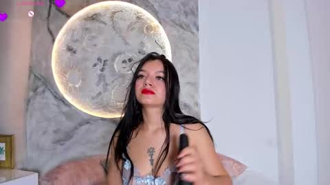 Snapshot of roxanaborns chatting on 11-20-25, 01:11 roxanaborns online show from 11-20-25, 01:11