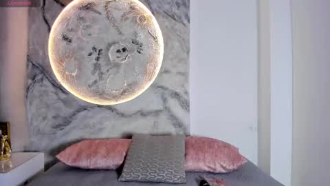 Snapshot of roxanaborns chatting on 11-21-25, 12:15 roxanaborns online show from 11-21-25, 12:15