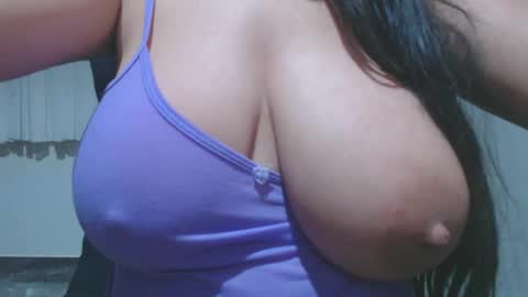 Snapshot of roxanbahottt chatting on 06-15-26, 10:56 roxxy online show from 06-15-26, 10:56