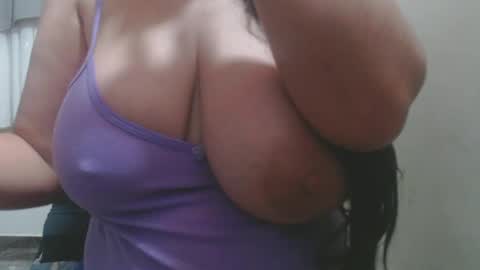Snapshot of roxanbahottt chatting on 06-18-26, 10:52 roxxy online show from 06-18-26, 10:52