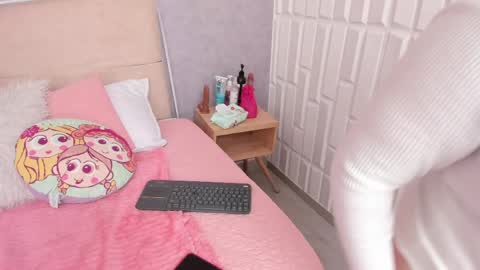 Snapshot of roxanebrown chatting on 05-07-26, 07:41 roxanebrown online show from 05-07-26, 07:41