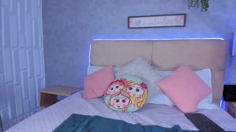 Snapshot of roxanebrown chatting on 05-28-26, 07:55 roxanebrown online show from 05-28-26, 07:55