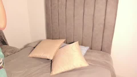 Roxane online show from 11-26-25, 07:09