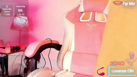 Snapshot of roxaneevans_ chatting on 01-20-25, 10:18 Roxane online show from 01-20-25, 10:18