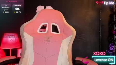 Snapshot of roxaneevans_ chatting on 03-06-25, 10:09 Roxane online show from 03-06-25, 10:09