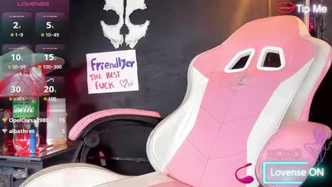 Snapshot of roxaneevans_ chatting on 03-10-25, 01:10 Roxane online show from 03-10-25, 01:10