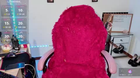 Snapshot of roxaneevans_ chatting on 01-17-26, 06:55 Roxane online show from 01-17-26, 06:55