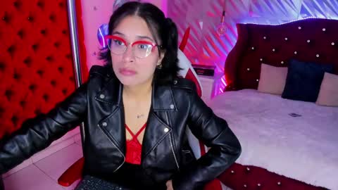 roxanne_han online show from 04-22-26, 12:18