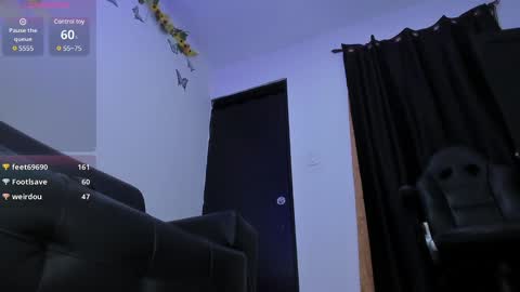 Snapshot of roxanne_jones1 chatting on 02-06-25, 11:15 roxanne online show from 02-06-25, 11:15