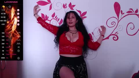 Snapshot of roxanne_summers2 chatting on 09-15-25, 06:41 Roxanne Summers online show from 09-15-25, 06:41