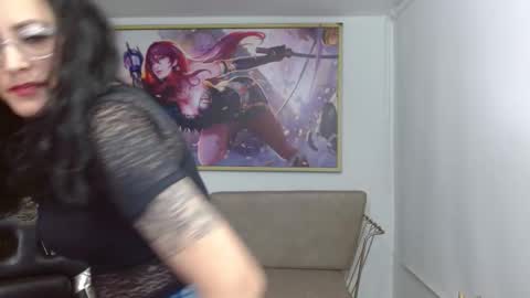 Snapshot of roxanne_vale chatting on 11-01-25, 08:11 Roxanne online show from 11-01-25, 08:11