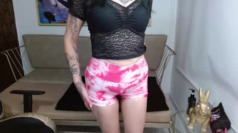 Snapshot of roxanne_vale chatting on 11-15-25, 08:38 Roxanne online show from 11-15-25, 08:38