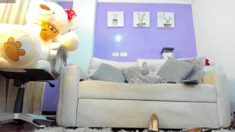 Roxanne evans   Schedule 700 -1400GTM-5 online show from 09-17-25, 01:02