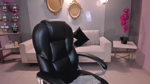 Snapshot of roxannehill_ chatting on 02-12-25, 02:03 Roxanne Hill online show from 02-12-25, 02:03
