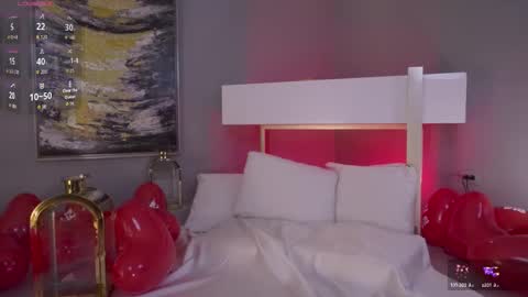 Snapshot of roxannehill_ chatting on 02-14-25, 03:47 Roxanne Hill online show from 02-14-25, 03:47
