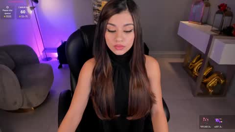 Snapshot of roxannehill_ chatting on 02-15-25, 12:11 Roxanne Hill online show from 02-15-25, 12:11
