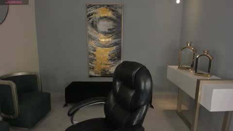 Roxanne Hill  online show from 10-25-25, 11:40