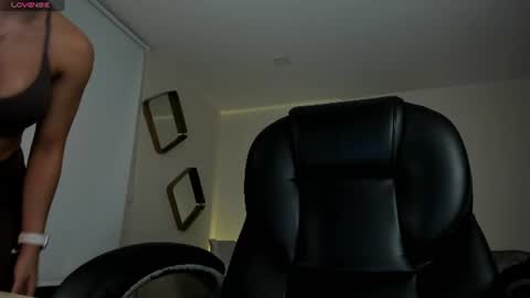 Roxanne Hill  online show from 06-19-26, 11:03