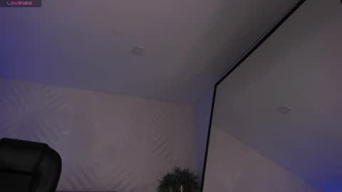 Roxanne Hill  online show from 07-30-26, 11:09